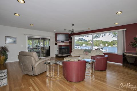 812 S Riverside Dr, Mchenry, IL 60050 photo 5