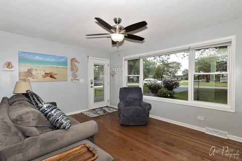 310 N Kent Rd, Mchenry, IL 60051 photo 4