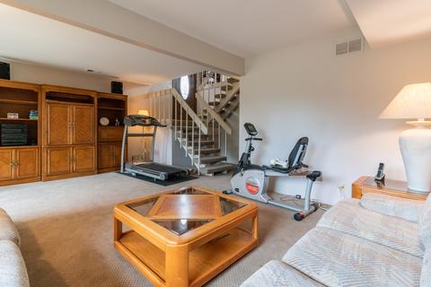 768 Golfview Dr, Roselle, IL 60172 photo 2