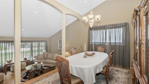 1916 E Pawnee Ln, Mount Prospect, IL 60056 photo 4
