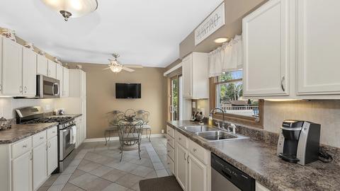 1916 E Pawnee Ln, Mount Prospect, IL 60056 photo 5