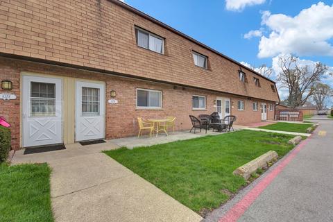 835 Richard St #E, Aurora, IL 60506 photo 3