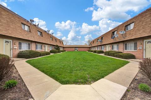 835 Richard St #E, Aurora, IL 60506 photo 2