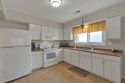 835 Richard St #E, Aurora, IL 60506 photo 4