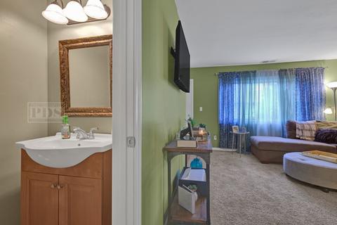 835 Richard St #E, Aurora, IL 60506 photo 11
