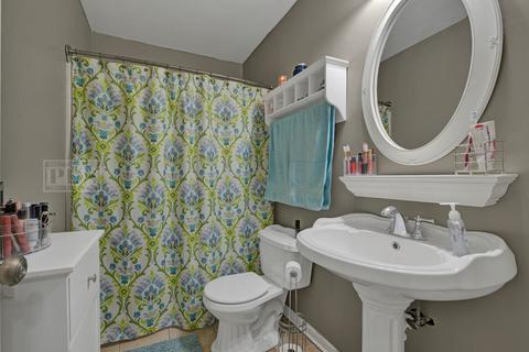 835 Richard St #E, Aurora, IL 60506 photo 12