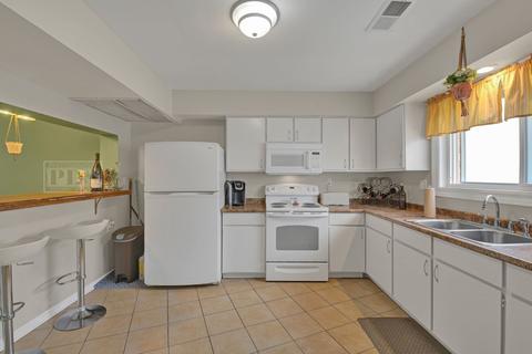 835 Richard St #E, Aurora, IL 60506 photo 5