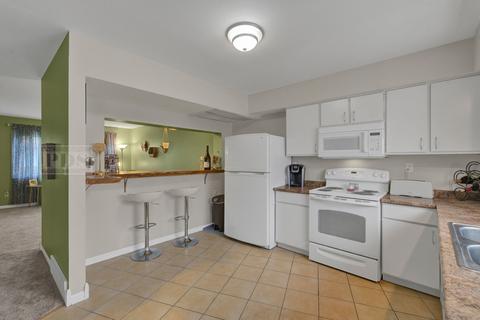 835 Richard St #E, Aurora, IL 60506 photo 6