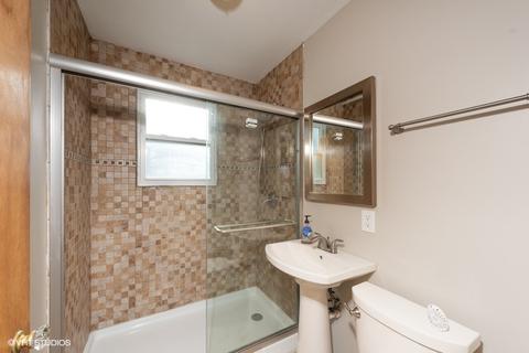 2616 Eisenhower Dr, Des Plaines, IL 60018 photo 7