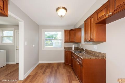 2616 Eisenhower Dr, Des Plaines, IL 60018 photo 3