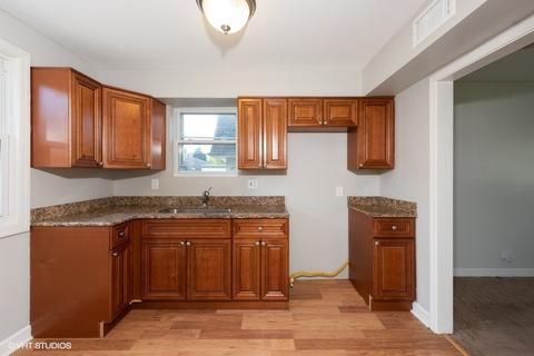 2616 Eisenhower Dr, Des Plaines, IL 60018 photo 4