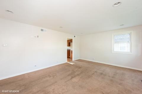 2616 Eisenhower Dr, Des Plaines, IL 60018 photo 2