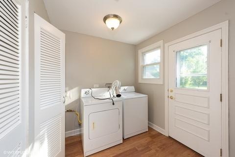 2616 Eisenhower Dr, Des Plaines, IL 60018 photo 8