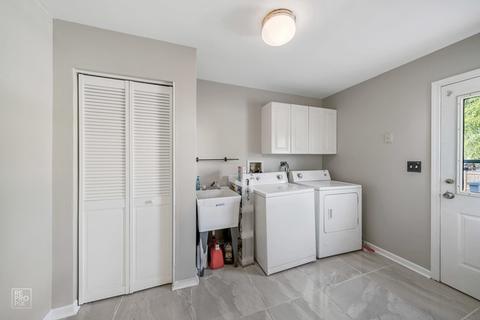 581 Stuart Dr, Carol Stream, IL 60188 photo 13