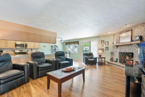 893 Brewster Ln, Bartlett, IL 60103 photo 4