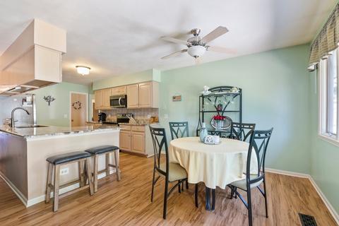 893 Brewster Ln, Bartlett, IL 60103 photo 8