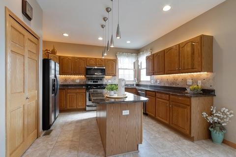 5375 Fox Path Ln, Hoffman Estates, IL 60192 photo 3