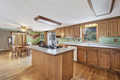 306 E Main St, Gardner, IL 60424 photo 5