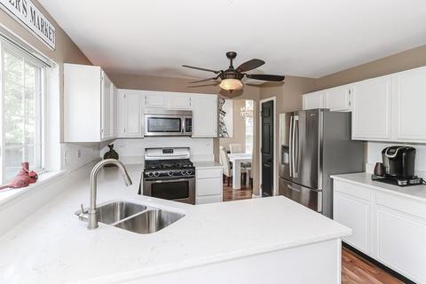 1464 Newcastle Ln, Bartlett, IL 60103 photo 6