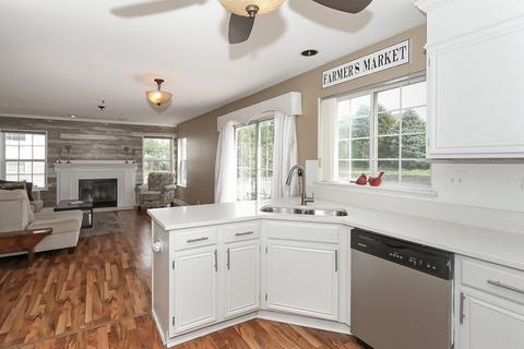 1464 Newcastle Ln, Bartlett, IL 60103 photo 9