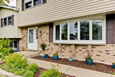 65 Brook Ln, Lindenhurst, IL 60046 photo 2