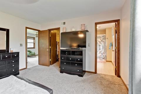 65 Brook Ln, Lindenhurst, IL 60046 photo 21