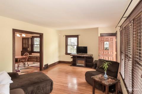 45 Center St, Algonquin, IL 60102 photo 2