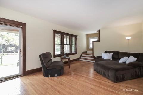45 Center St, Algonquin, IL 60102 photo 3