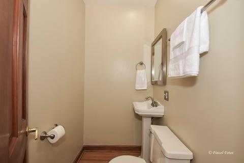 45 Center St, Algonquin, IL 60102 photo 9