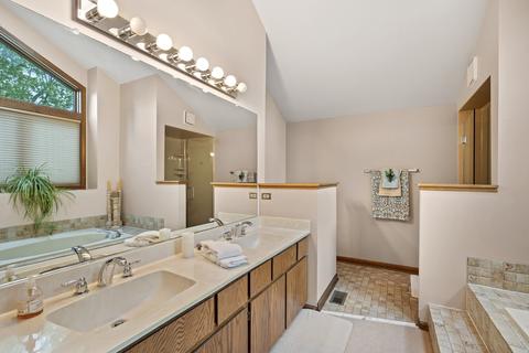 1902 Gladstone Dr, Wheaton, IL 60189 photo 16