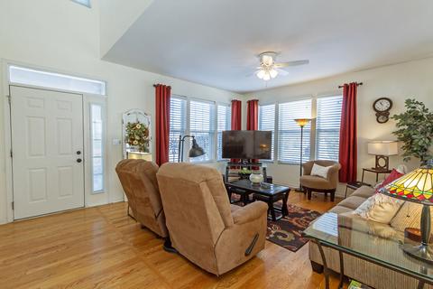 755 Red Barn Ln, Elgin, IL 60124 photo 4