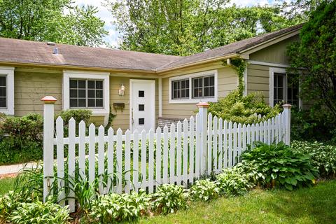 2019 Paddock Ct, Wheaton, IL 60187 photo 2