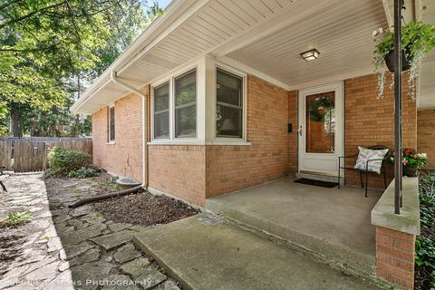 817 Webster Ave, Wheaton, IL 60187 photo 2
