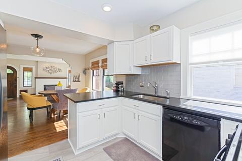 2020 E Taylor St, Bloomington, IL 61701 photo 11