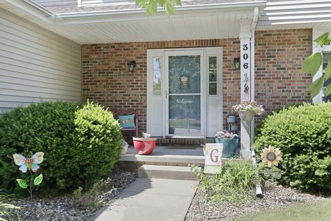 306 Wildberry Dr, Normal, IL 61761 photo 2