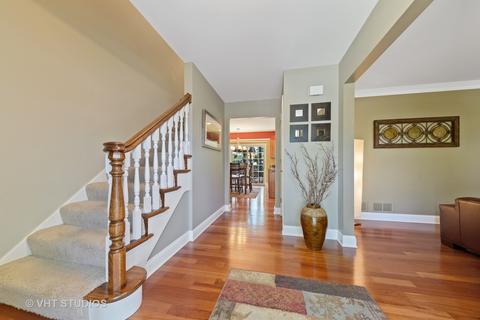 3760 Versailles Rd, Hoffman Estates, IL 60192 photo 4