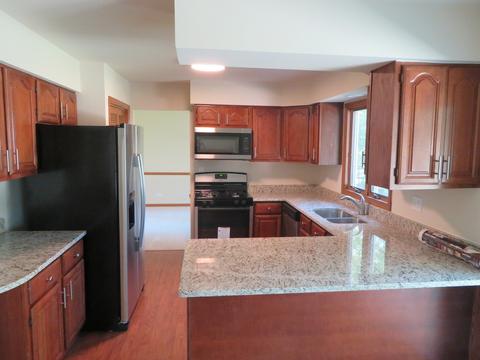 314 High Point Dr, Lindenhurst, IL 60046 photo 4