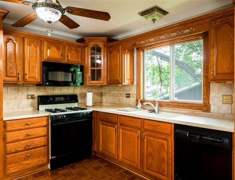 241 Gingerbrook Ln, Bartlett, IL 60103 photo 6