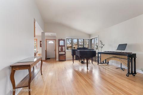 320 Forestway Dr, Northbrook, IL 60062 photo 2
