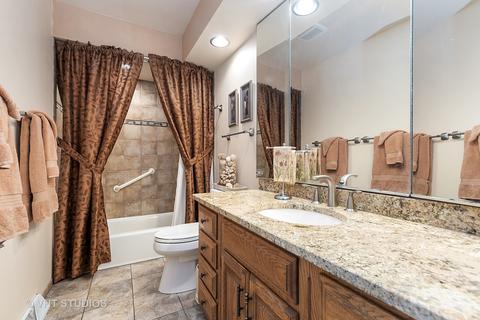 320 Forestway Dr, Northbrook, IL 60062 photo 10
