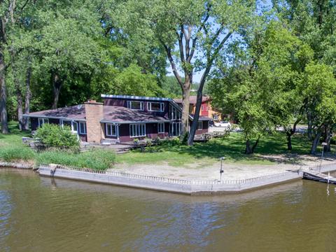 2301 W Riverside Dr, Mchenry, IL 60050 photo 1