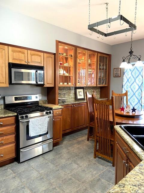 945 Mesa Dr, Elgin, IL 60123 photo 4