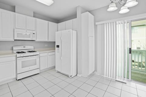 44 Cherbourg Ct, Wheeling, IL 60090 photo 8