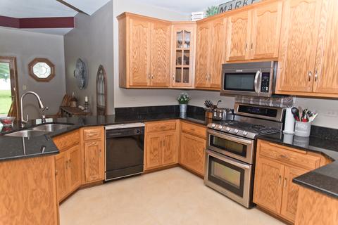 365 E Pine Meadow Ct, Morris, IL 60450 photo 8