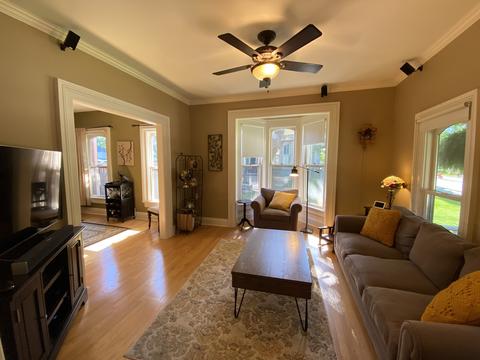 463 E Chicago St, Elgin, IL 60120 photo 8