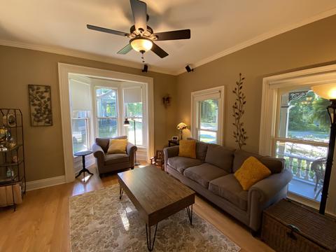 463 E Chicago St, Elgin, IL 60120 photo 7