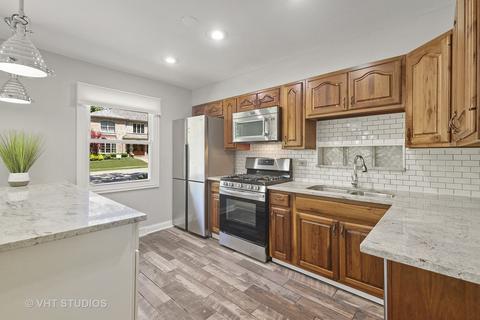 2009 Milton Ave, Northbrook, IL 60062 photo 4