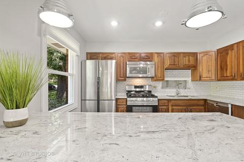 2009 Milton Ave, Northbrook, IL 60062 photo 3