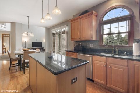 2 Clover Ct, Algonquin, IL 60102 photo 4