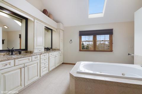 2 Clover Ct, Algonquin, IL 60102 photo 11